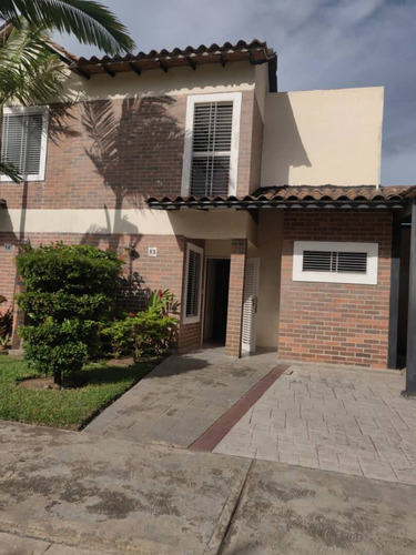 Frances Mijares Vende Casa Tipo Villa En Residencias Villa Orense, Urb. El Rincon Cod 22645