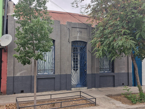 Excelente Y Comoda Casa En Venta, Comuna De Stgo. Centro