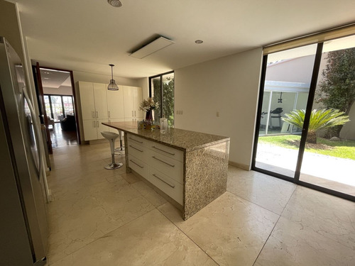 Espectacular Casa Con Excelente Ubicación En La Mejor Zona De La Herradura