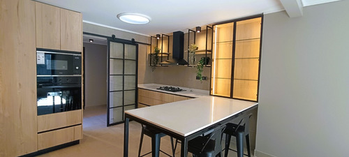 Moderna Casa Latadía. Remodelada 3 Dorm. + 2 Bañ. + 2 Estac.