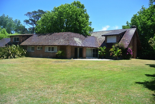 Casa En Venta / 5 Dorm / Punta Del Este / Golf / At2 6380