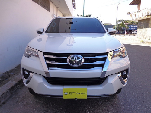 Imagen 2 de 18 de Toyota Fortuner Dubai Vxr 2019 V6 4x4 Automático
