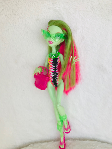 Monster High Venus Mcflytrap Beach Beasties 