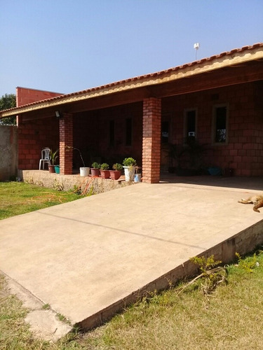 Casa Chácara 2 Dormitórios (1 Suite)