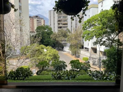 Oportunidad Para Compra Amplio Apartamento En La Urbina
