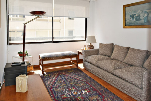 Departamento En Venta De 4 Dorm. En Las Condes / Metro Colon
