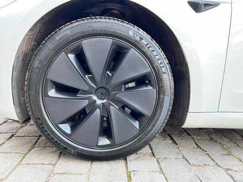 Tesla Model 3 Standar Range Plus 2025