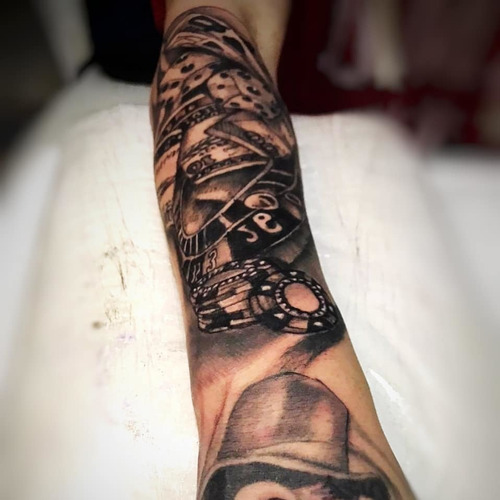 Imagem 2 de 5 de Tatuador Iniciante