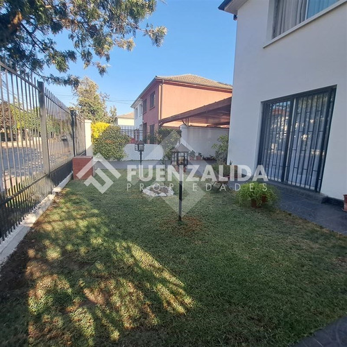 Casa En Venta De 5 Dorm. En La Cisterna