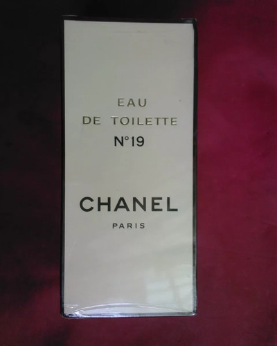 Chanel No. 19 - Eau De Toilette - 118ml.