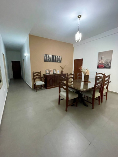 Inmocity Inmobiliaria Vende Hermosa Y Amplia Casa Ubicada En La Prolongacion De La Calle El Piñal, El Limon Municipio