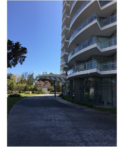 Apartamento A La Venta En Punta Del Este Edificio Sunrise- Ref: 1059