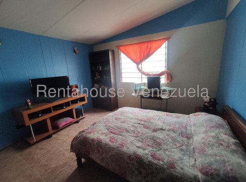 Bellísima Y Acogedora Casa En Venta Colinas De Carrizal, Altos Mirandinos 25-12196 Edf
