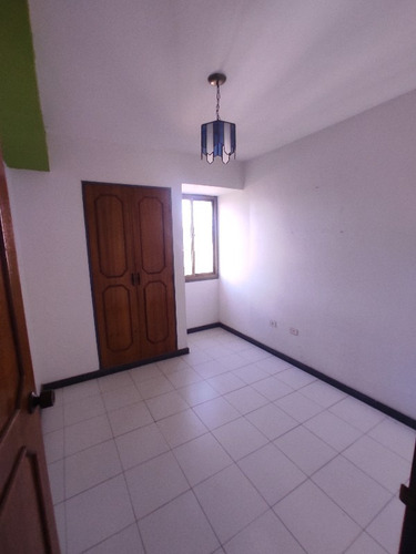 Apartamento Amplio En Venta Urbanizacion El Bosque Residencias San Andres Iv Valencia. St