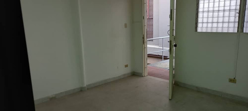 Imagen 5 de 7 de Local Comercial Con Depósito Y Oficina 360 Metros