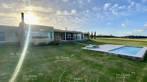 Casa 6 Dormitorios En Barrio Privado Laguna De Los Cisnes