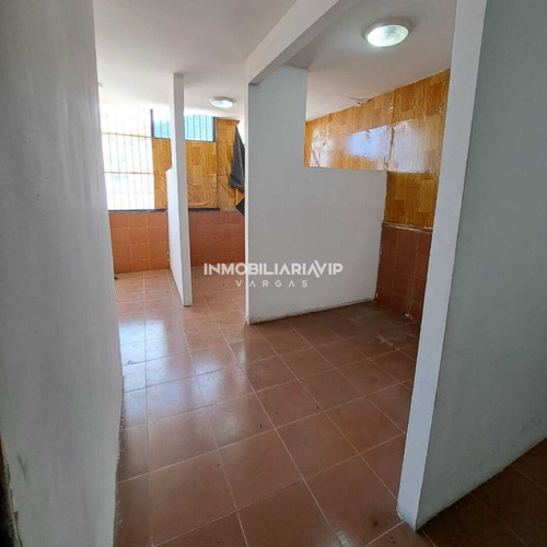 Te Ofrecemos En Venta Edificio De Tres Plantas Ubicado En Maiquetia - Calle Los Baños - Estado La Guaira. Ref 005 - 601