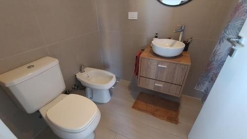 Departamento En Venta De 2 Ambientes En Olivos Con Cochera Y Balcón