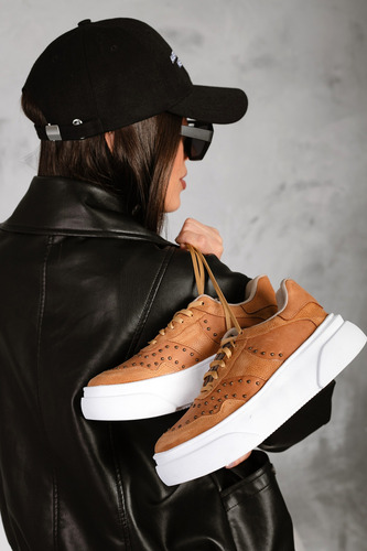 Zapatillas Mujer Urbanas Cuero Plataforma Tachas Moda Cazzu