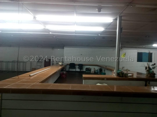 Local Comercial ( 2 Niveles / Pb / Piso 1 ) Alquiler Guarenas ( C.c. Trapichito ) Mls - 24-22691