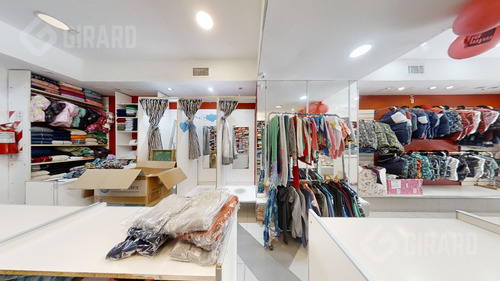 Local En Venta Con Espacio De Cochera, Zona Centro.