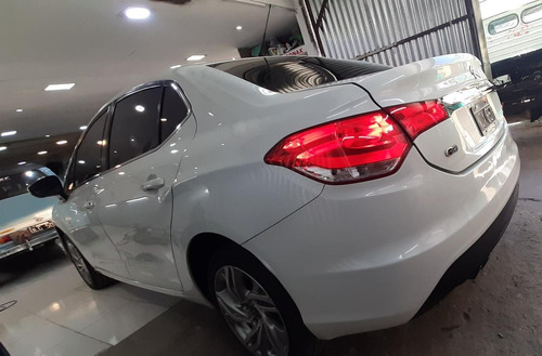 Imagen 3 de 12 de Citroën C4 Lounge 2014 1.6 Tendance At6 Thp 163cv