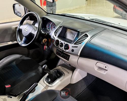 Mitsubishi L200 Triton 2.4 HLS 4X2 CD 16V FLEX 4P MANUAL