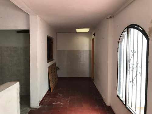 Los Naranjos, Hermosa Zona, Sobre Calle Principal Del Barrio.- Apta Credito Bancor!