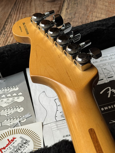 Fender Stratocaster Hss American Deluxe Sunburst Ultra Elite Diestro Sunburst 3 Tonos Palo De Rosa (Usado)