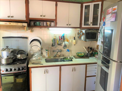 Hermosa Casa Con Apartamento Ubicada En Zona Centrica