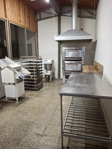 Local Comercial Equipado Para Panadería Con Dpto Interior