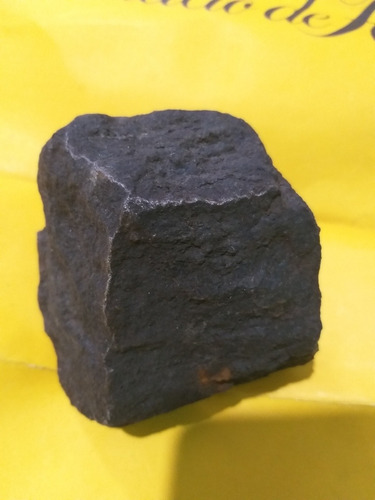 Una Pieza Piedra Metálica Tungsteno En Su Estado Natural 