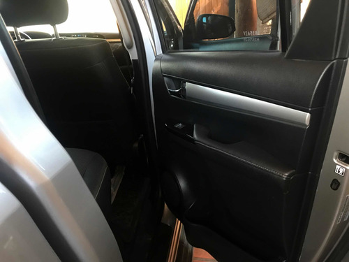 Imagen 6 de 10 de Toyota Hilux 2.8 Cd Srv 177cv 4x4 2016