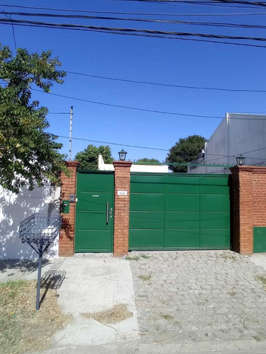 Casa  En Venta 3 Amb Con Jardin Y Parrilla En Boulogne, San Isidro.