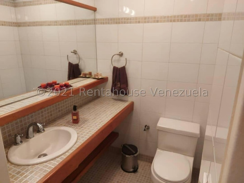 Imagen 13 de 30 de En Exclusivo Conjunto Muy Cerca De Farmatodo El Hatillo, Con Bellas Áreas Sociales, Jardín Privado, Hermosos Towhouse