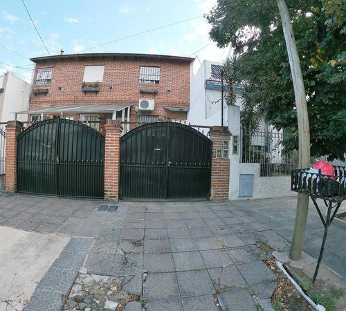 Muy Lindo Dúplex Con Entrada De Auto, Patio Y Parrilla.