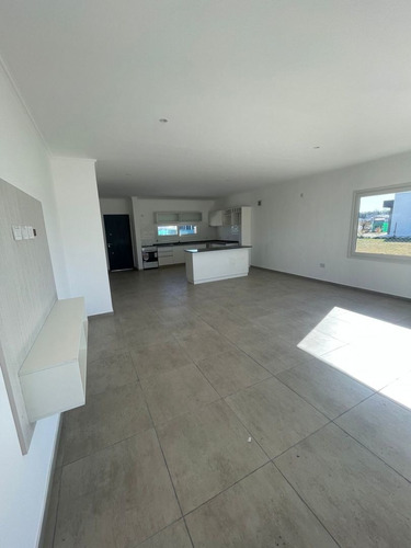 Imagen 5 de 10 de Casa A Estrenar 5 Amb. Oportunidad