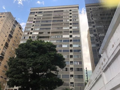 Amplio Y Cómodo Apartamento En Venta Con Mucho Potencia Para Acondicionar A Su Gusto Sebucán Caracas 23-30824