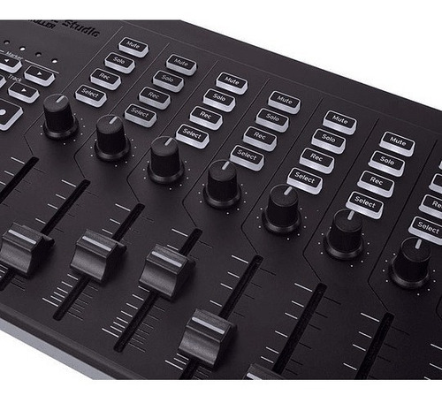 Imagen 3 de 3 de Controlador Midi Korg Nanokontrol Studio - B Stock