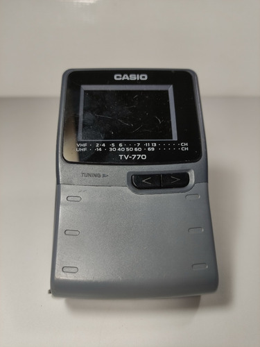 Imagem 7 de 11 de Antiga Mini Tv Portátil Analógica Casio Model Tv-777 Ok