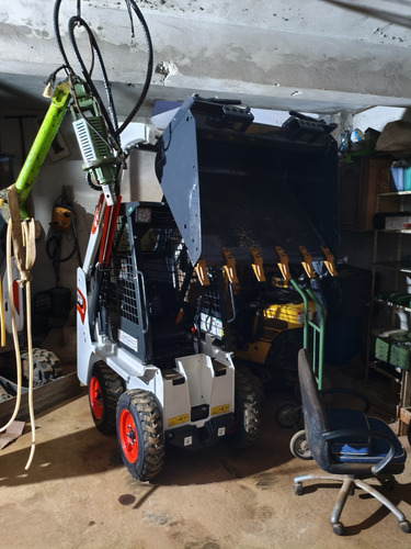Locação Mini Escavadeira Yanmarsv08 Ou Carregadeira Bobcat