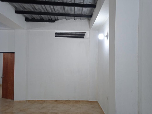 Imagen 5 de 14 de Se Alquila O Vende Hermoso Local Comercial En Sabana Grande. Raymer Ortiz: +58-424-1272602
