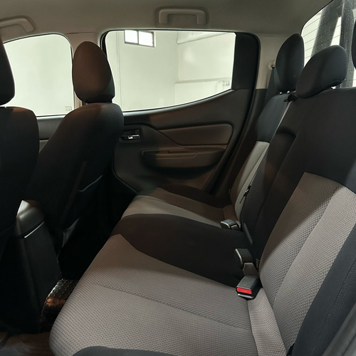 Mitsubishi L200 2.4 Cabina Doble 4x2 Mt
