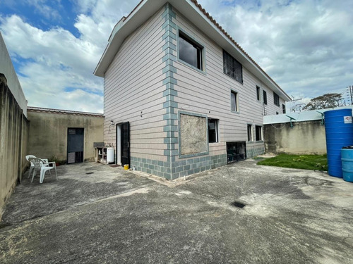 Imagen 5 de 18 de Leal Pérez Vende Townhouse San Diego Obra Blanca Terranostra