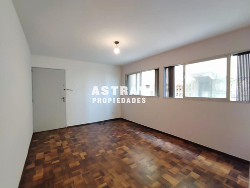 Apartamento En Venta De 2 Dormitorios En Buceo (ref: Ast-2777)