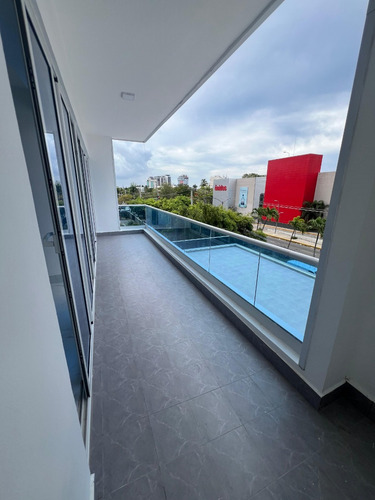 Apartamento En Alquiler De 3 Habitaciones Mas Estudio En Bella Vista Sur