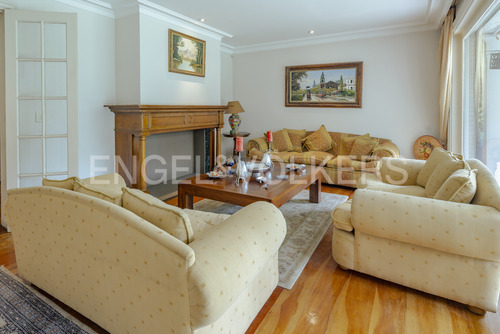 Casa Con Amplio Jardín En El Huinganal