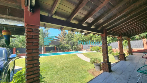 Casaquinta En Barrio La Union, A Mts De El Trebol, Con 3 Dormitorios Y Piscina