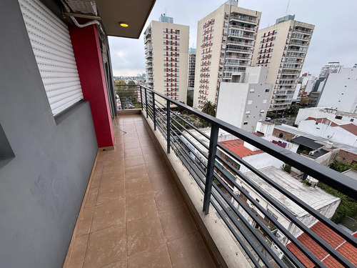 Departamento De 3 Ambientes Con Balcon Al Frente - Wilde