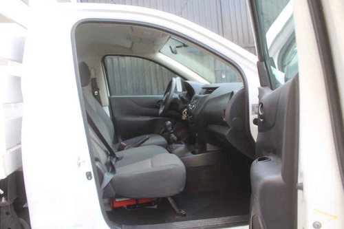 Imagen 14 de 15 de Nissan Estacas Np300 2021 2p L4/2.5 Man D/h A/a